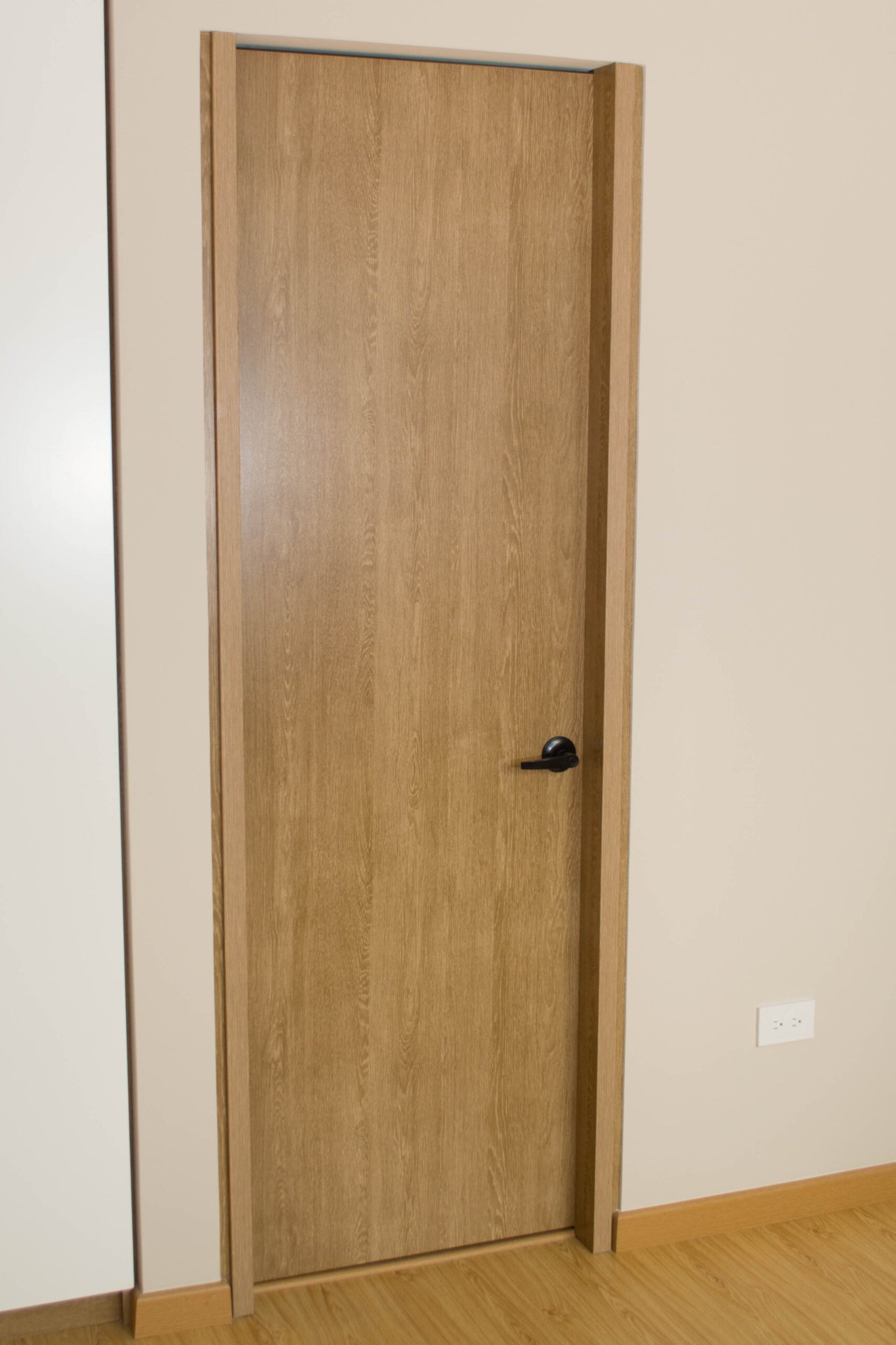 Puerta interior en madera